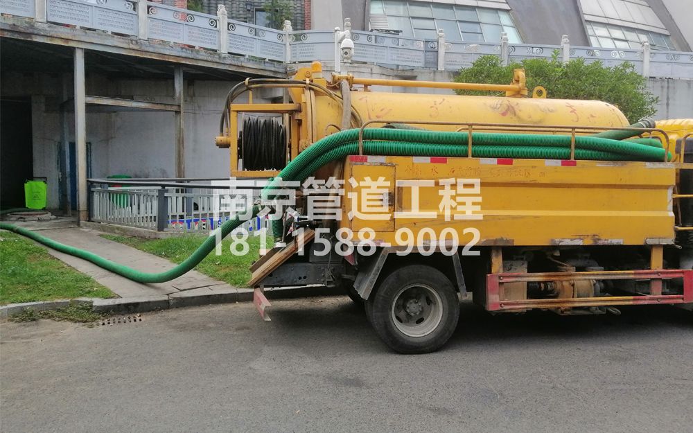 277长虹路商场隔油池吸污