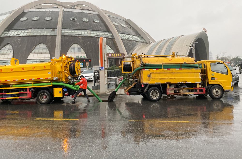 长虹路商场管道清淤