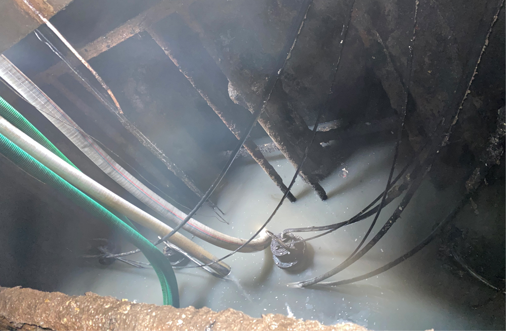 272长虹路商城污水池清运