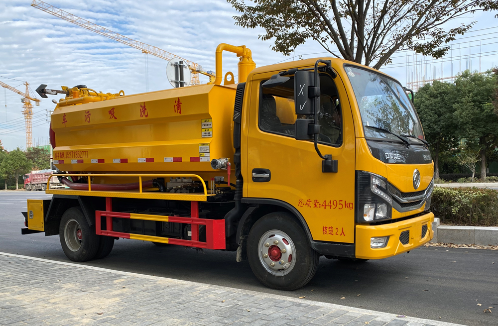 长虹路清洗吸污车